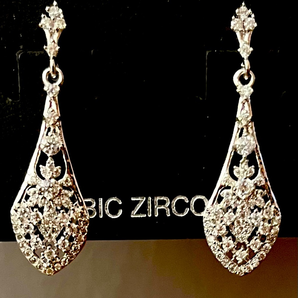Beautiful pair Vintage Art Deco dangle rhodium plated brass pierced earrings